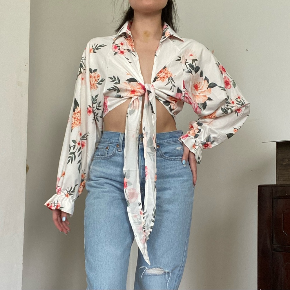 SOLD 🛑 Cropped Floral Wrap Top - Picture 7 of 11